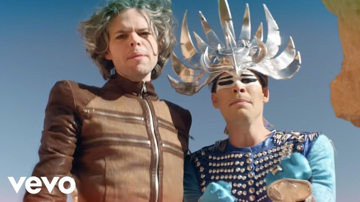 Moda Empire Of The Sun - YouTube