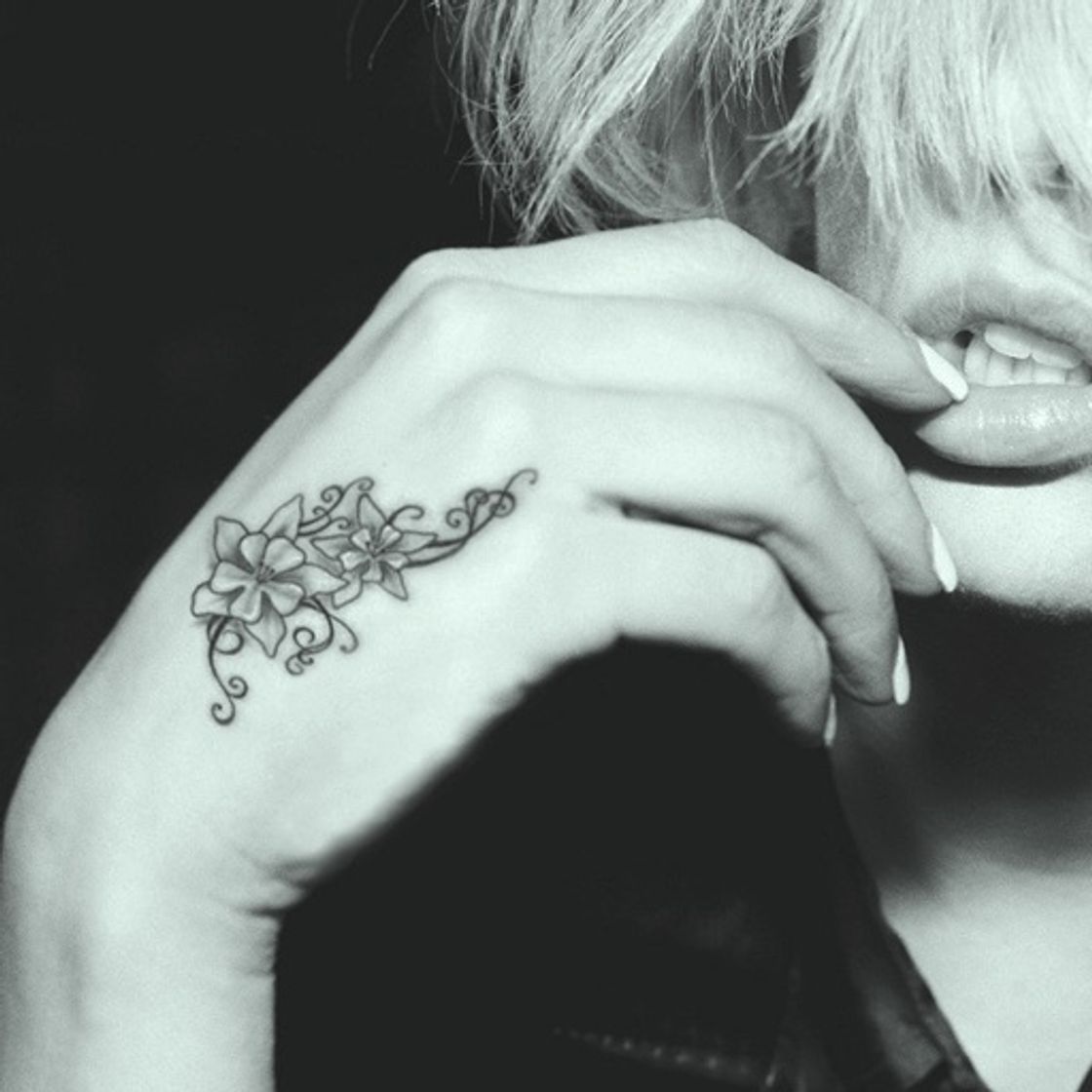 App Tattoo Designer Booth - Add Tattoos on your body