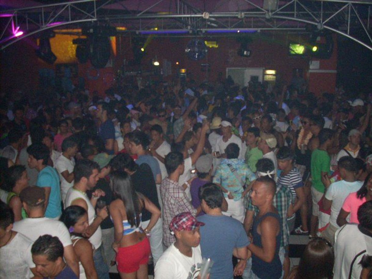 Place Revo Disco Club