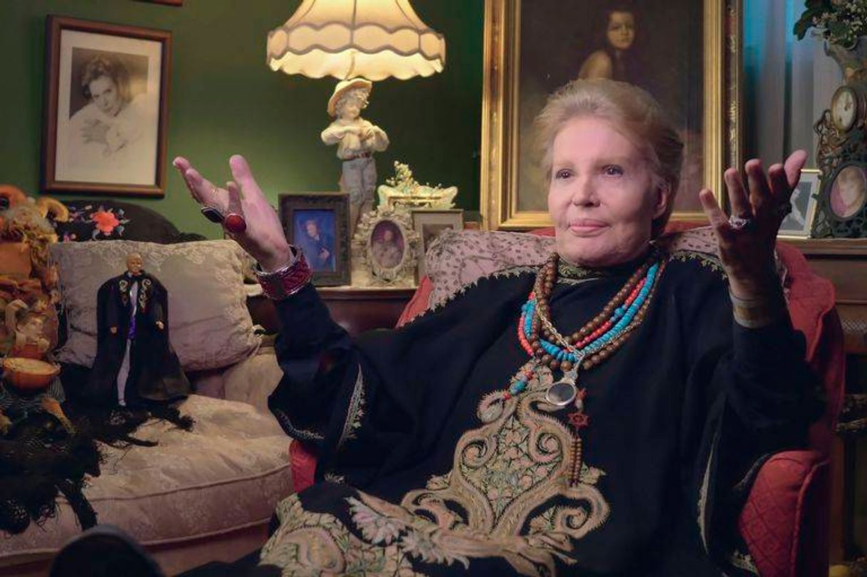 Social Es muy bueno es el documental de  Walter mercado que 