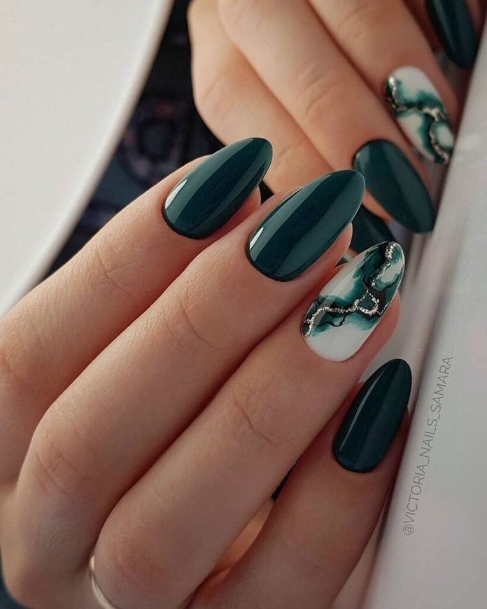 Moda Nails 