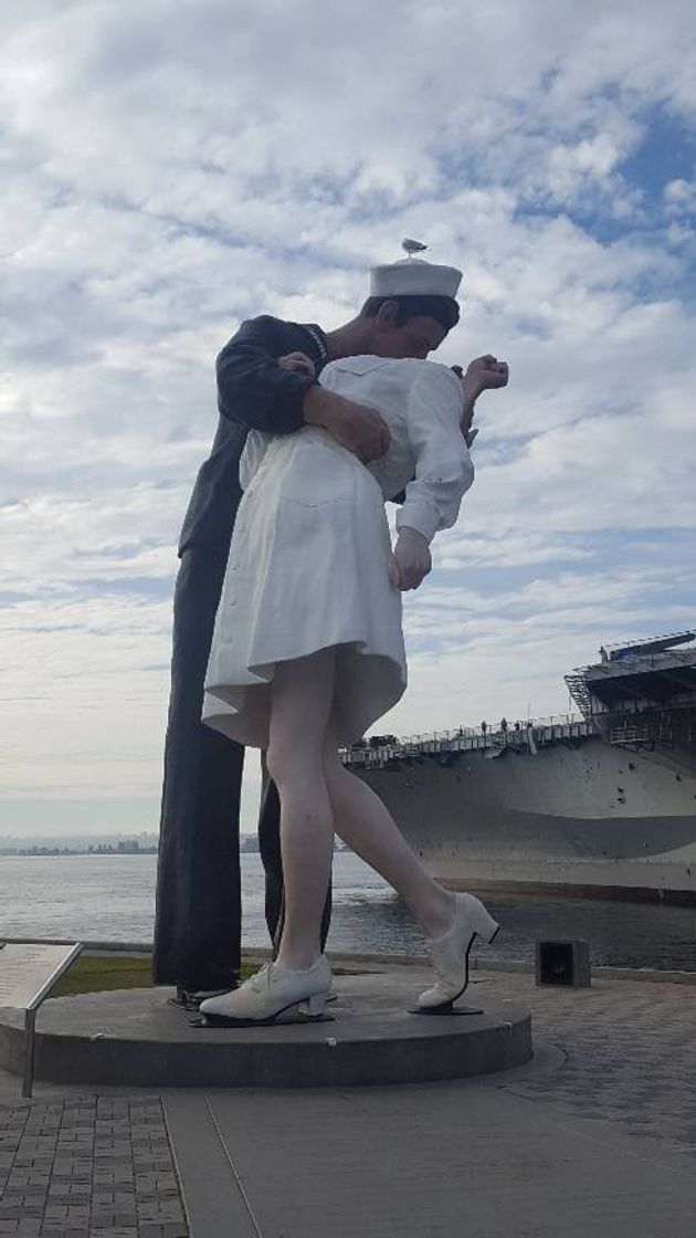 Lugar Unconditional Surrender Statue