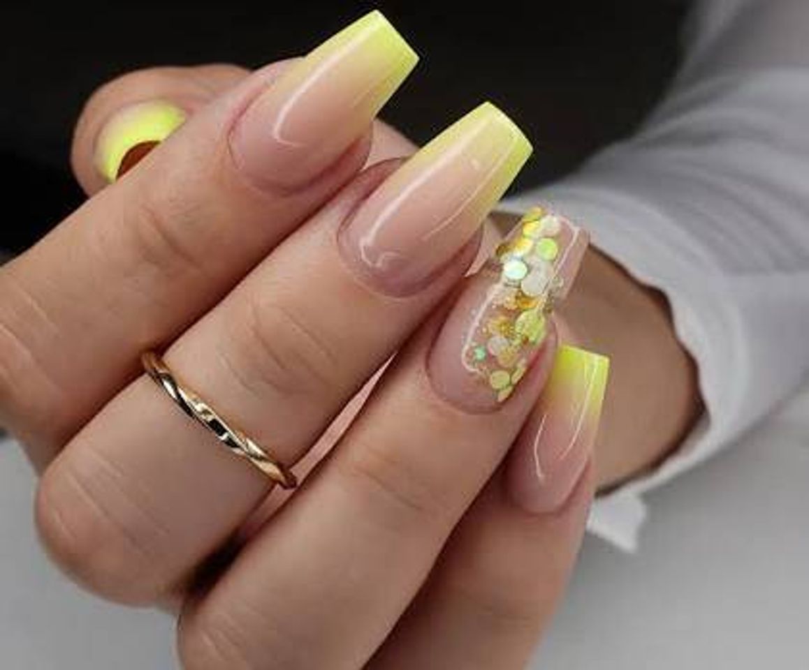 Fashion Uñas en color amarillo