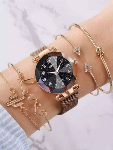Relógio e pulseiras 