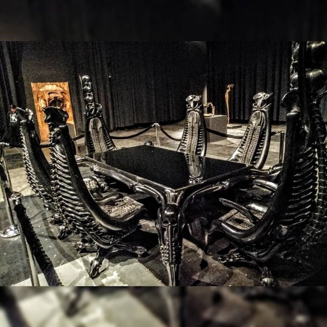 Lugar Exposición HR Giger - Solo Con La Noche