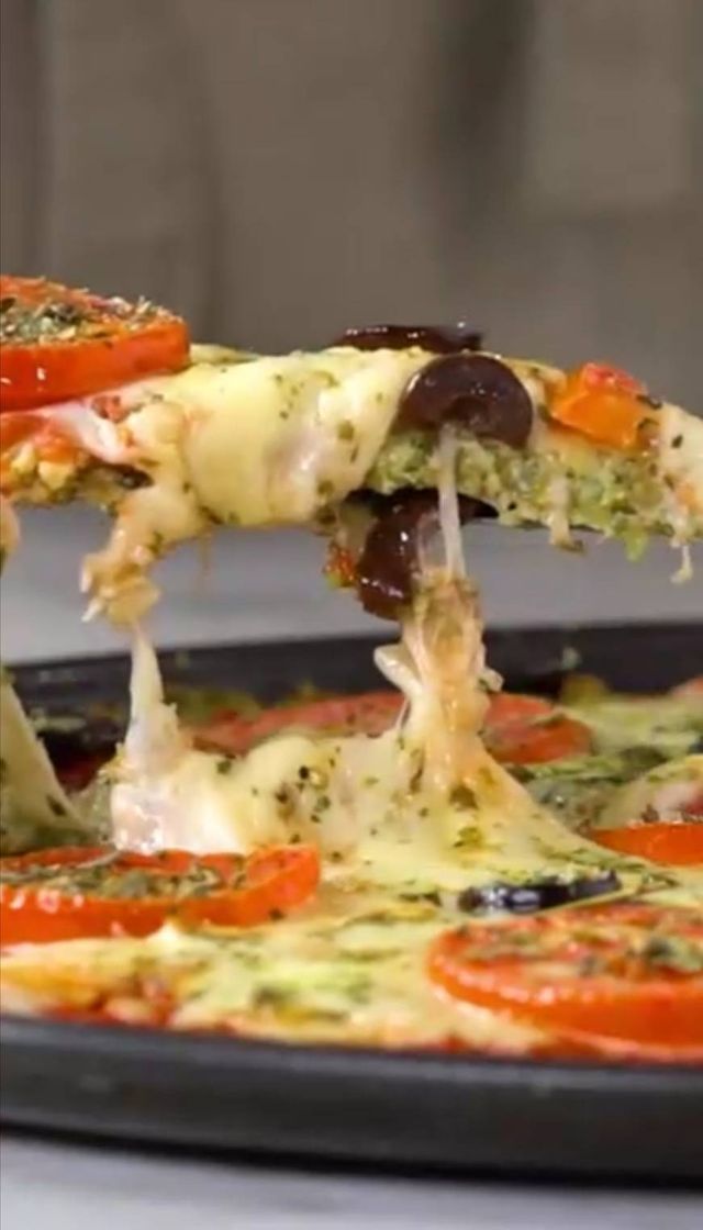Social Pizza com base de brócolos 