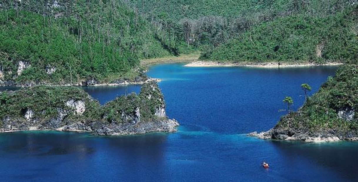 Place Laguna de Montebello