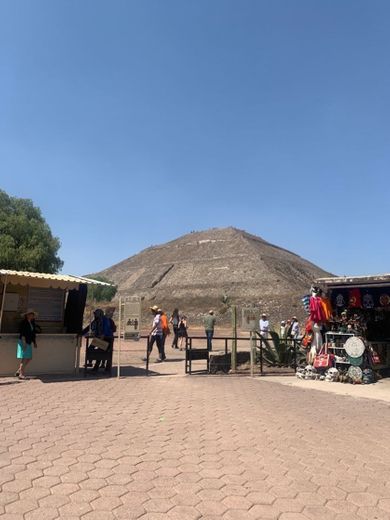 Teotihuacan-Entrada-Pirámides.