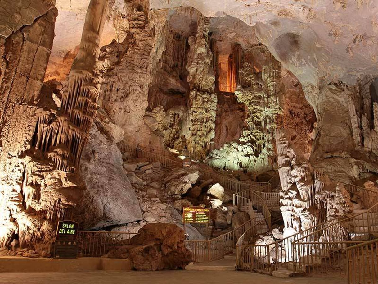 Local Grutas de García