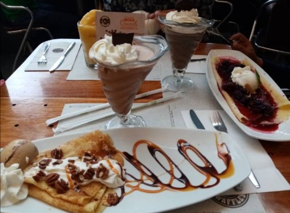 Lugar Crepes & Waffles