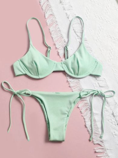 Bikini verde pastel
