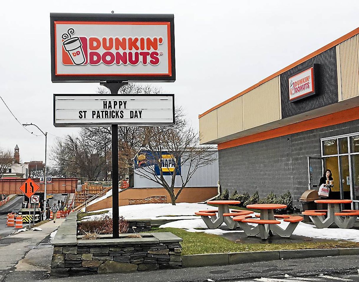 Lugar Dunkin' Donuts Drive Thru