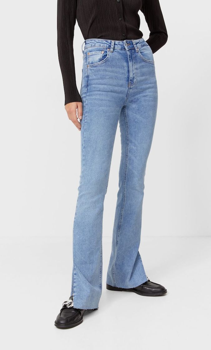 Moda Slim flared jeans with vent - Women's fashion | Stradivarius