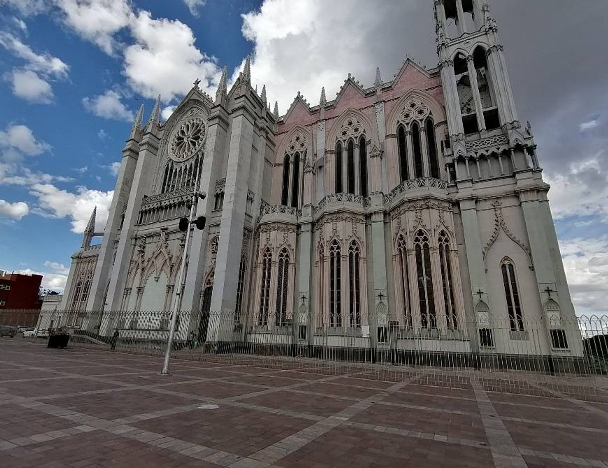 Place Templo Expiatorio Diocesano del Sagrado Corazón de Jesús