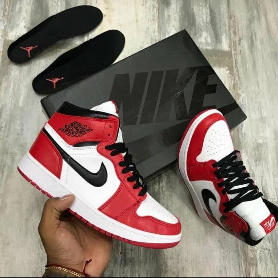 Social Nike Air Jordan 1 Retro High OG 'BRED Toe'
