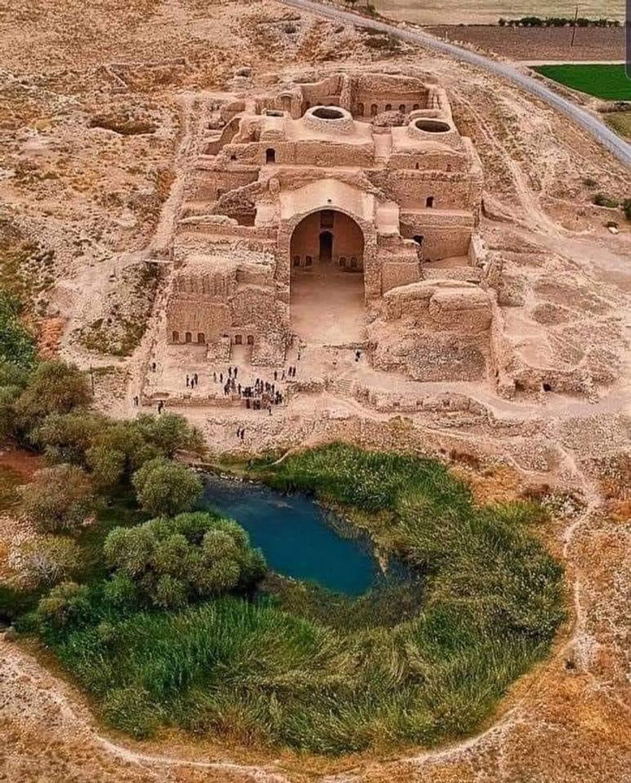 Moda El palacio de Ardacher Pāpakan, fue una antigua fortaleza ho