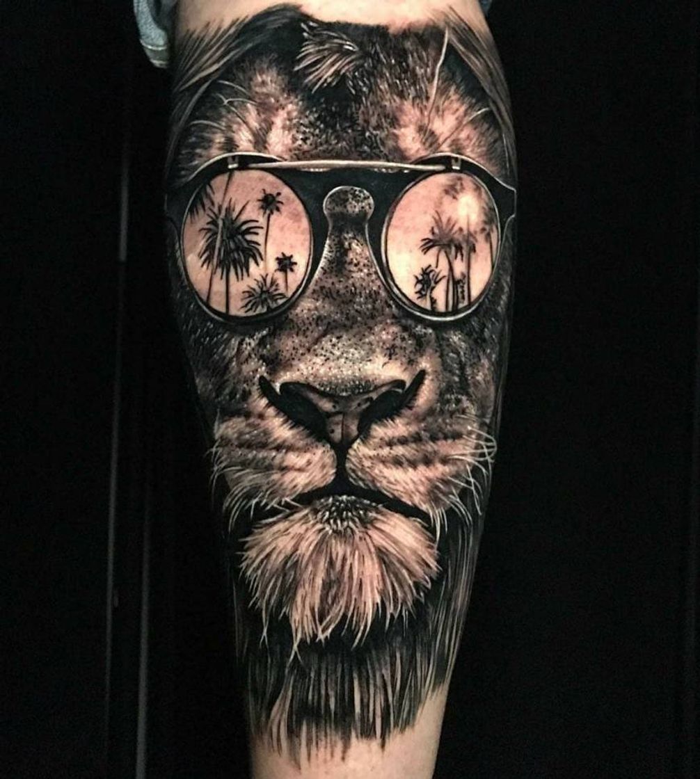 Social Lion 🐯👓😎