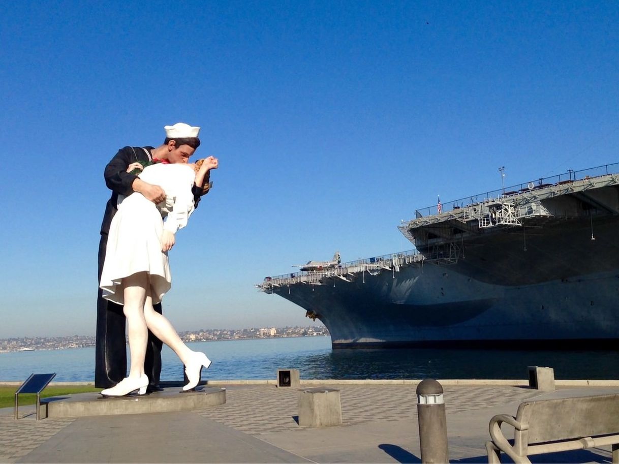 Place Unconditional Surrender Statue