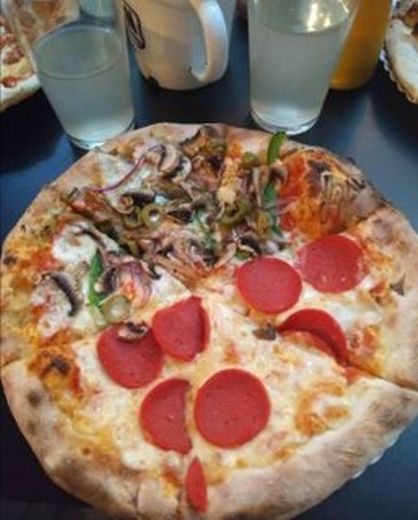 Machin Pizza & Bistro