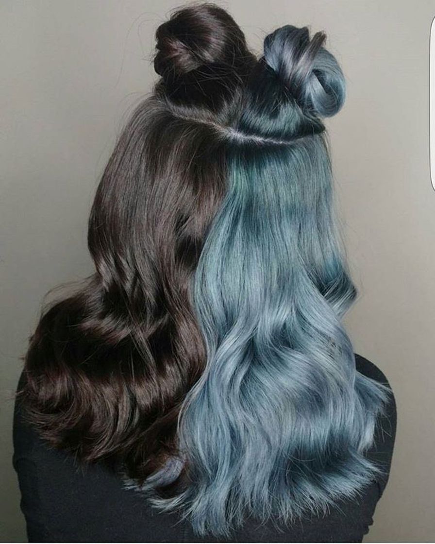 Moda Cabelo metade azul. 