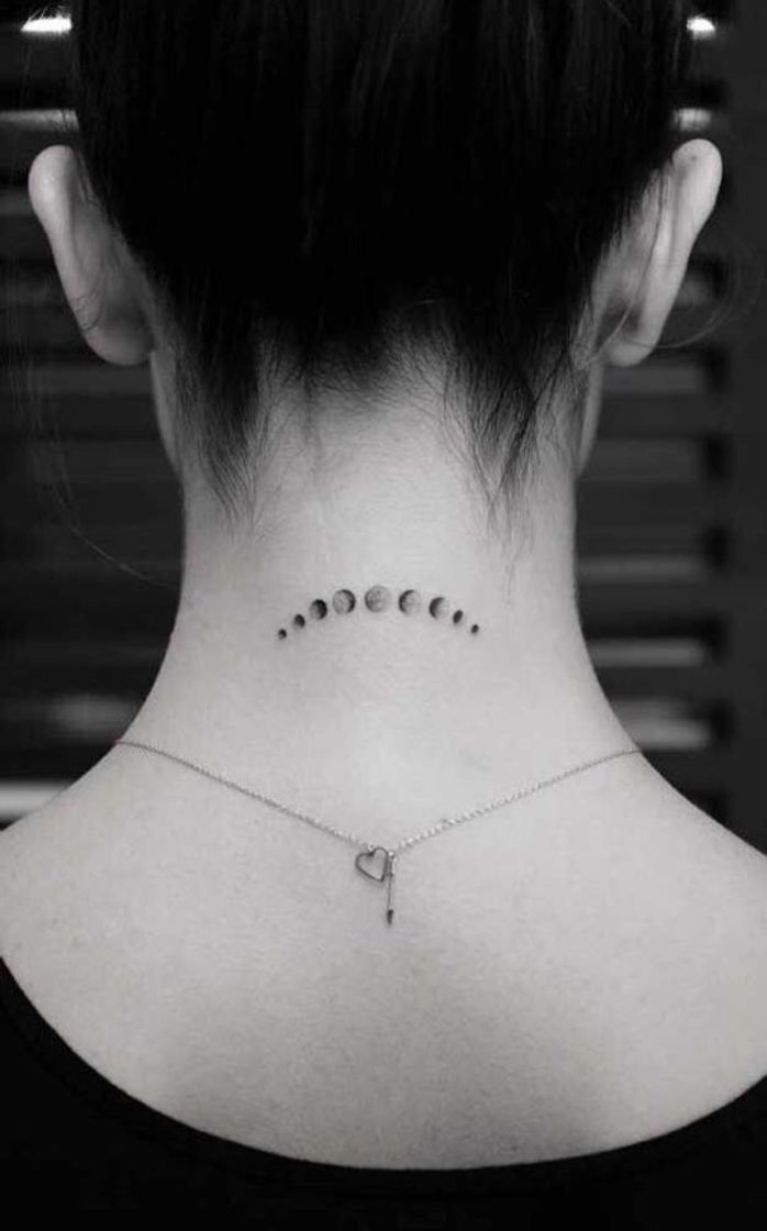 Social Tattoo delicada feminina 