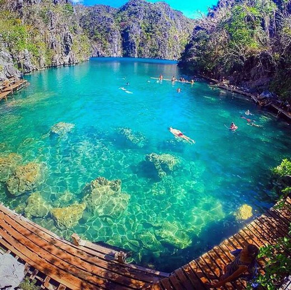 Lugar Kayangan Lake