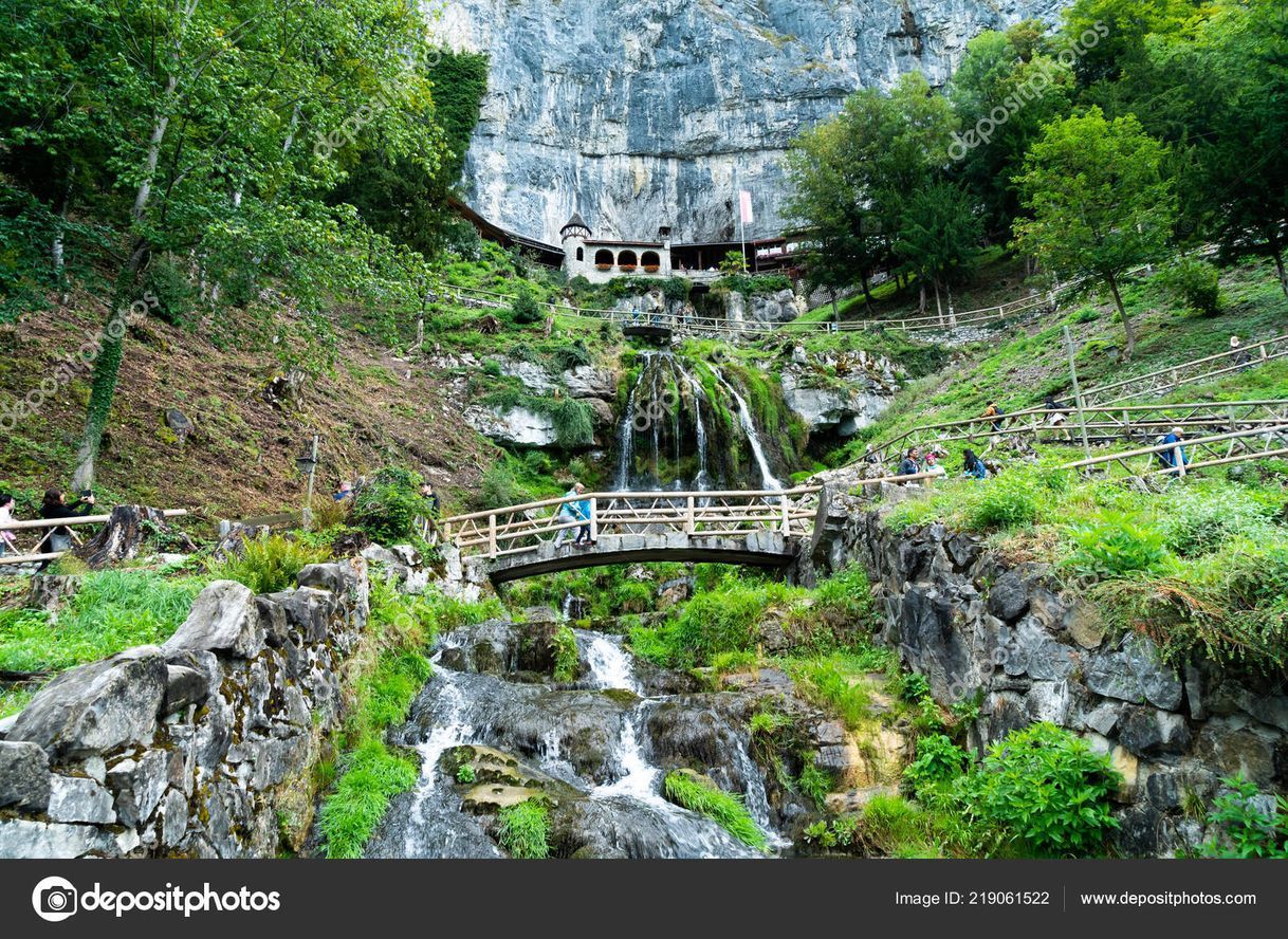 Place St. Beatus Caves