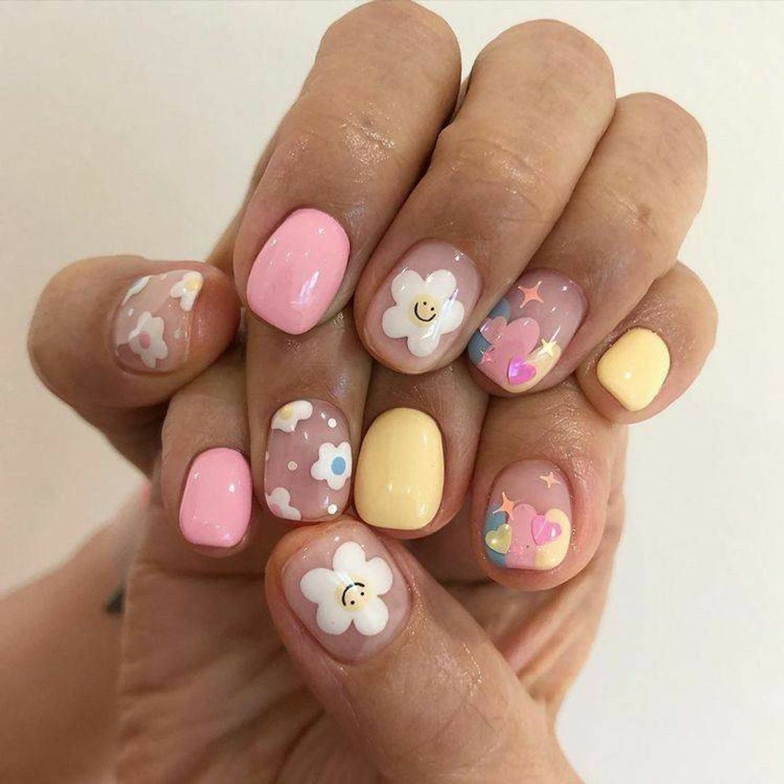 Moda Unhas com adesivos