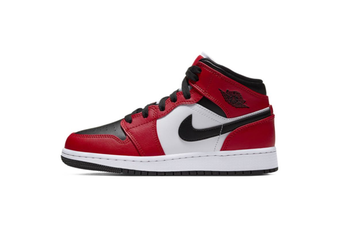 Social NIKE AIR JORDAN 1 CHICAGO