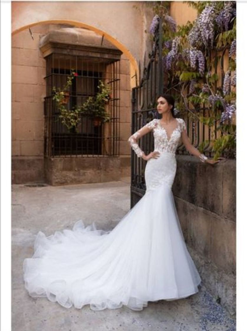 Fashion Pronovias reinterpreta sus vestidos de novia más icónicos