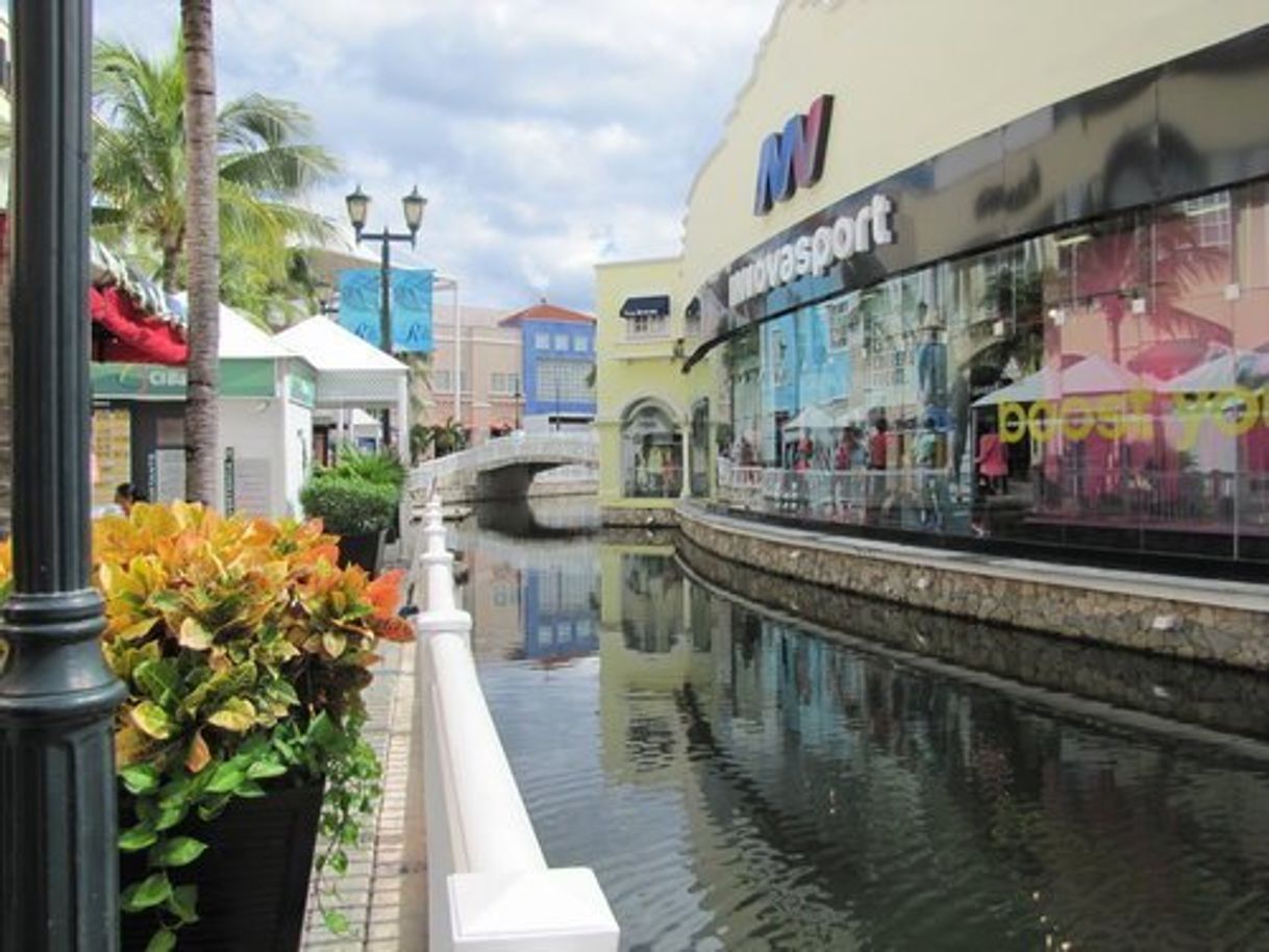 Place La Isla Cancún Shopping Village