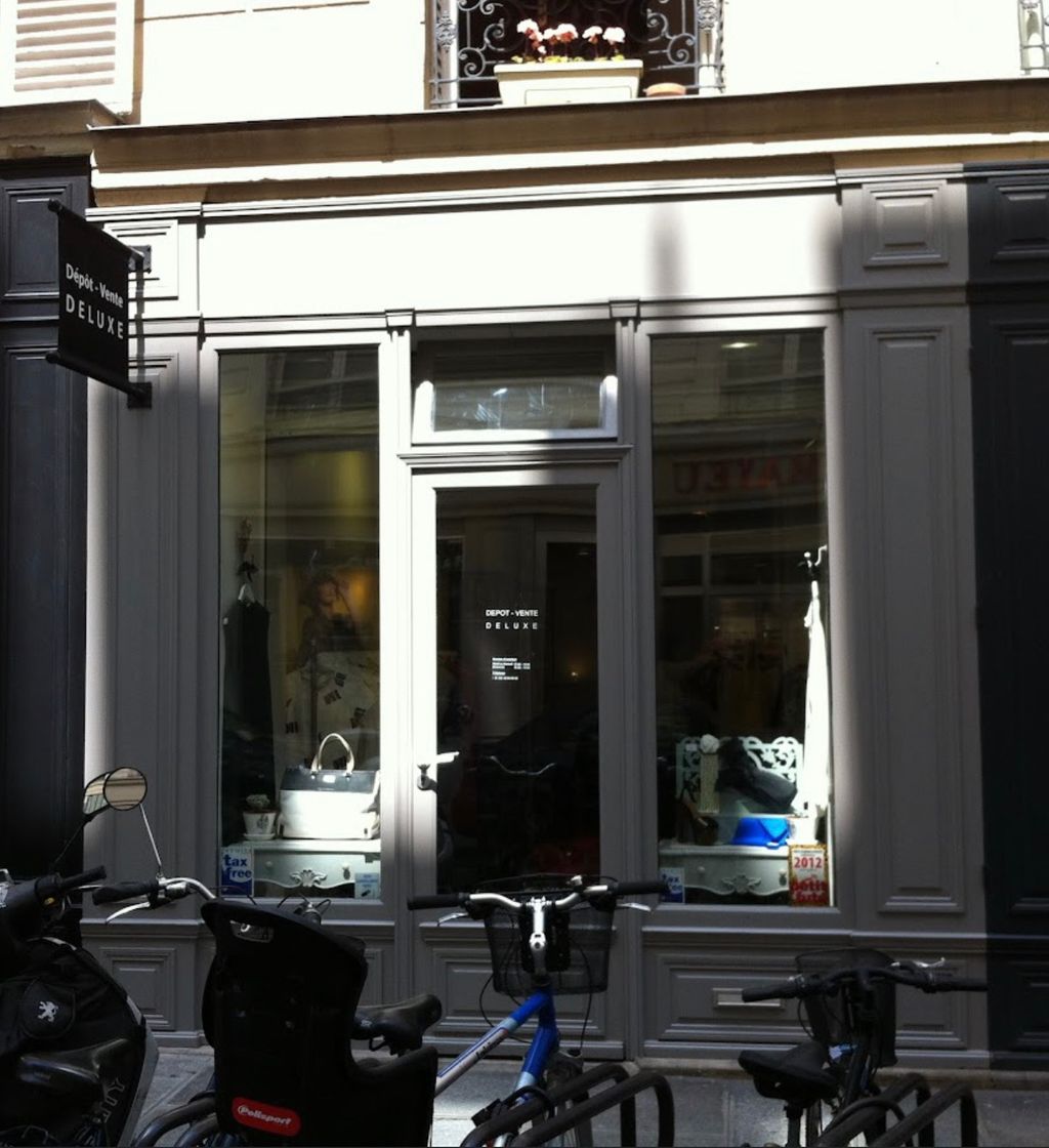 Lugar Dépôt-vente DELUXE