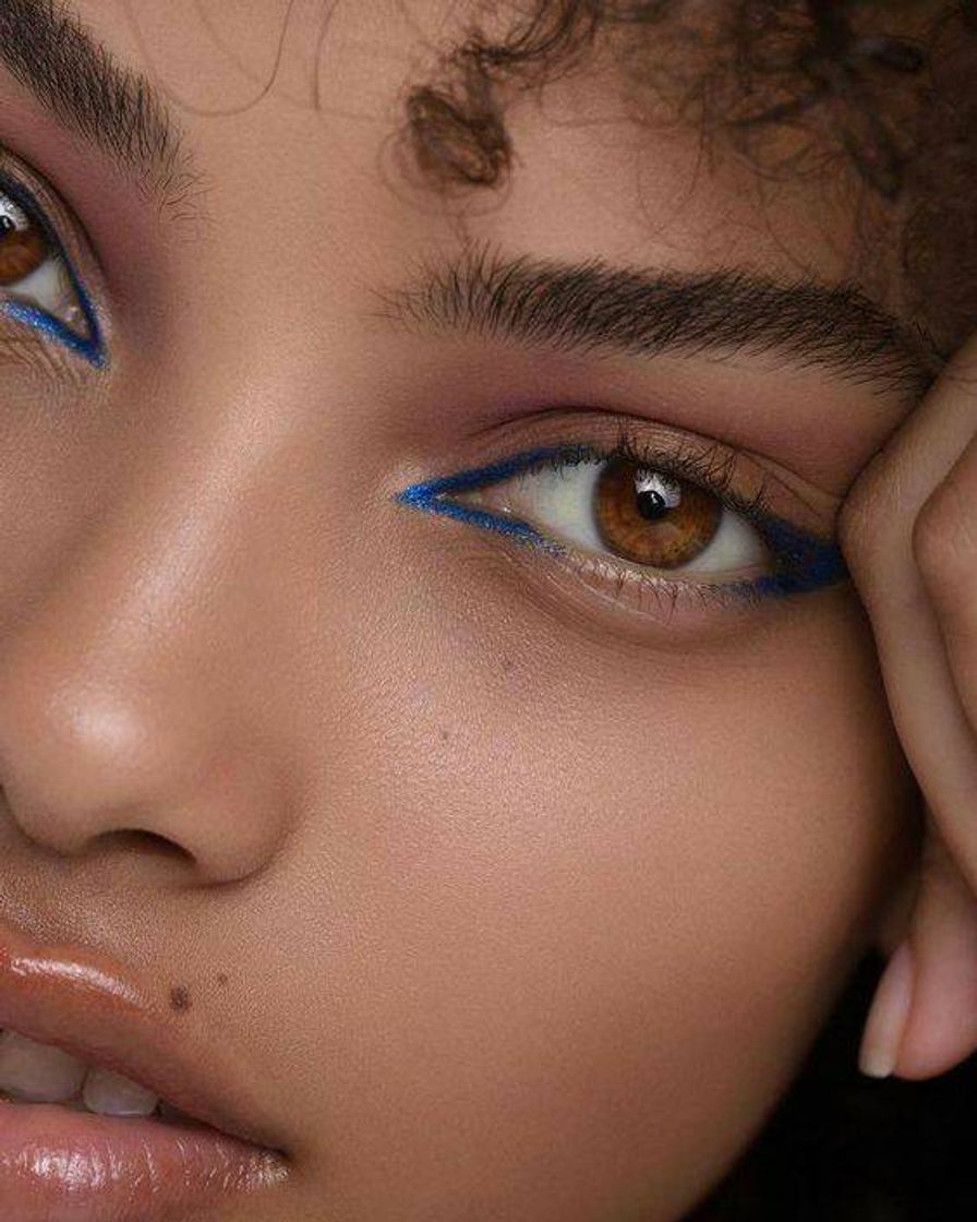 Moda Blue makeup