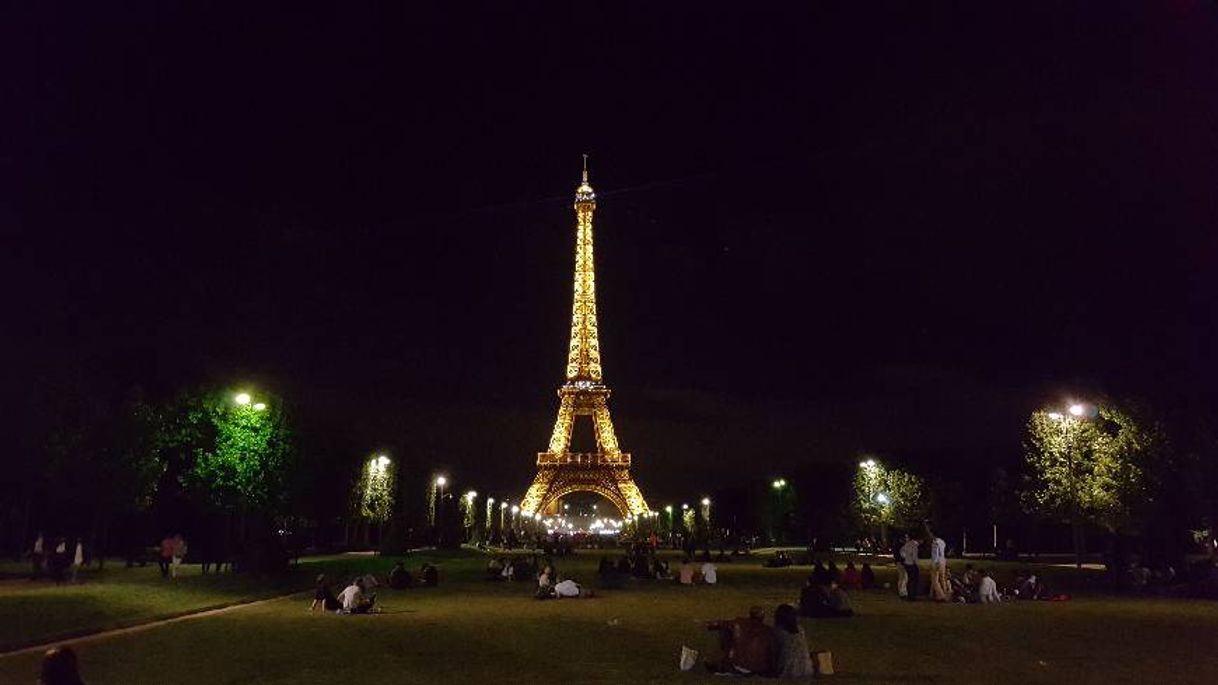 Place Torre Eiffel