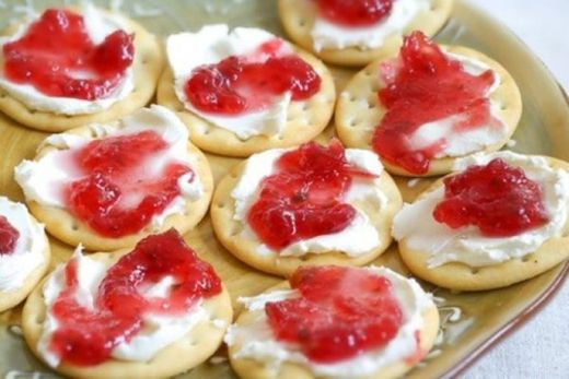 Galletas María con queso Philadelphia y mermelada 