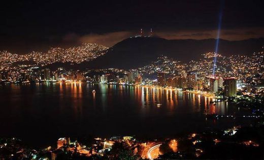 Bahía de Santa Lucia Acapulco : la visite surprise - YouTube