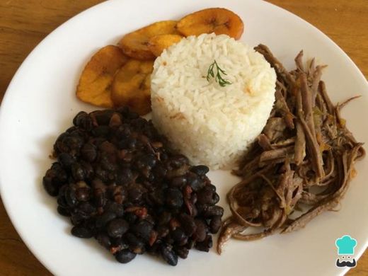 Pabellon Criollo Venezolano: Con un Delicioso y Refrescante Guarapo de Papelón con