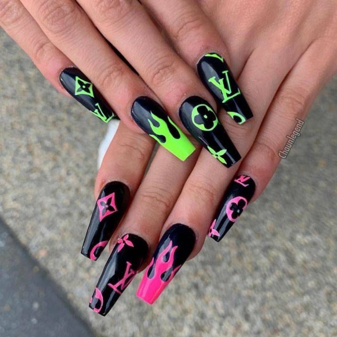 Fashion olhem essas unhas😍🤤