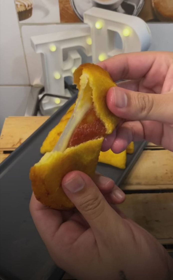 Frede Brocha - Empanadas de QUESO con BOCADILLO 