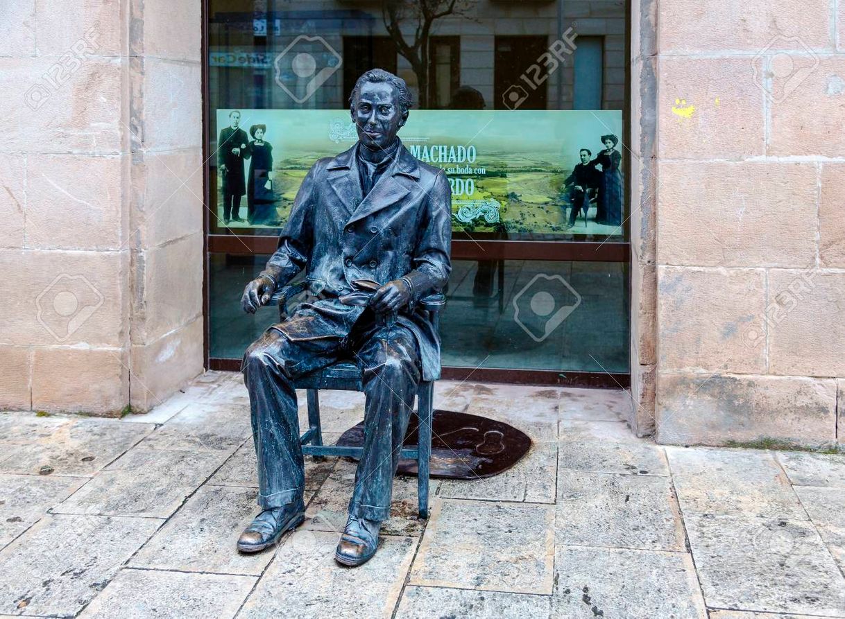 Lugar Escultura de ANTONIO Machado