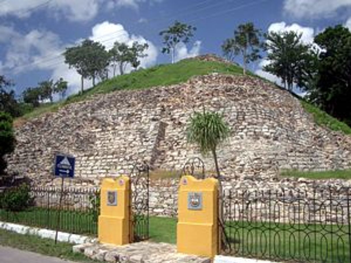Place Zona Arqueológica de Izamal
