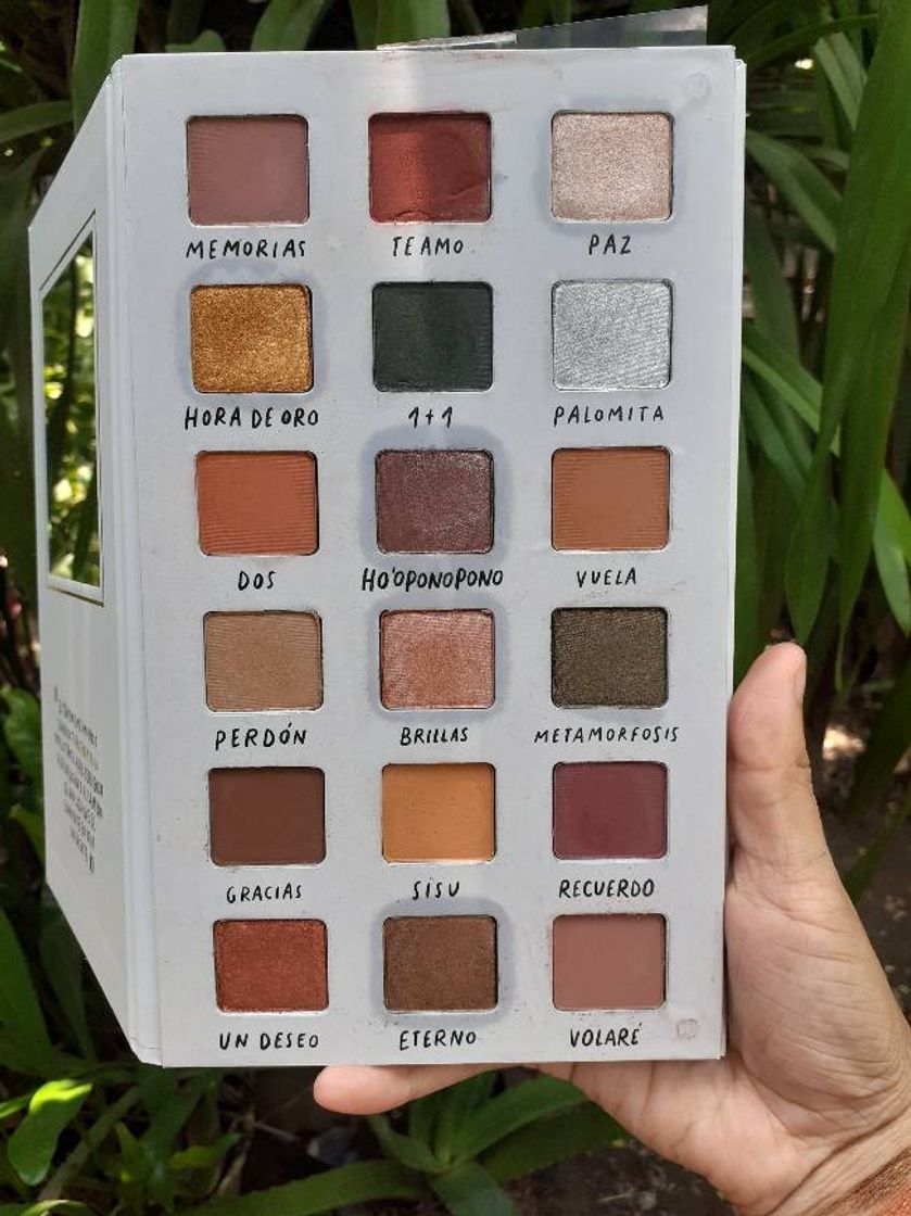 Products Paleta Metamorfosis Yuya 18 colores 