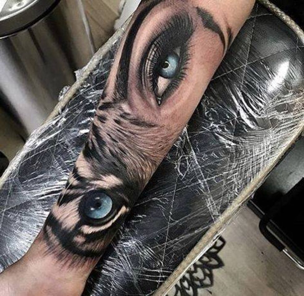 Social Tattoo feminina.