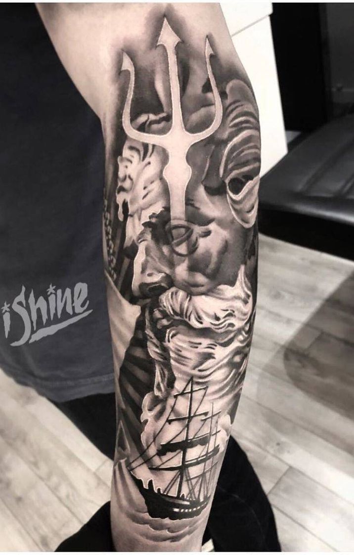 Social Tattoo masculina.