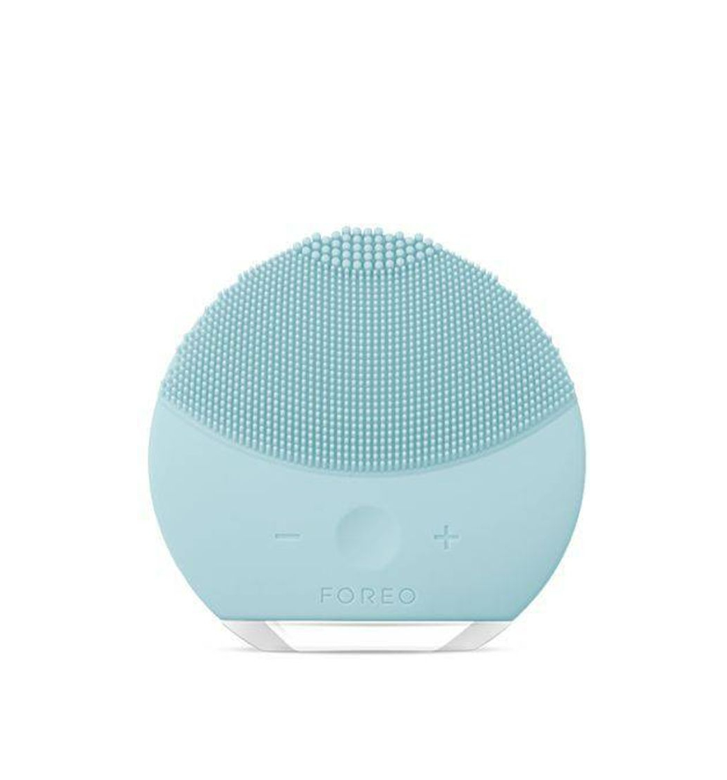 Product LUNA mini 2 de FOREO es el limpiador facial con modo anti-edad.