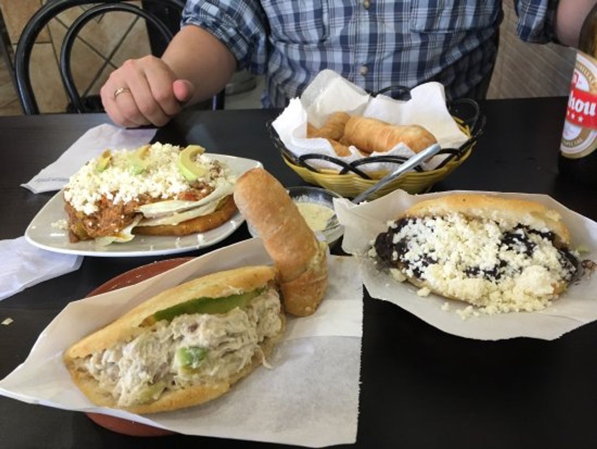 Restaurantes La Bocatoma Sabor Venezolano