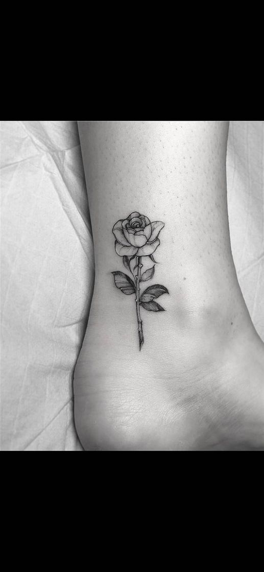 Moda tatuagem de flor