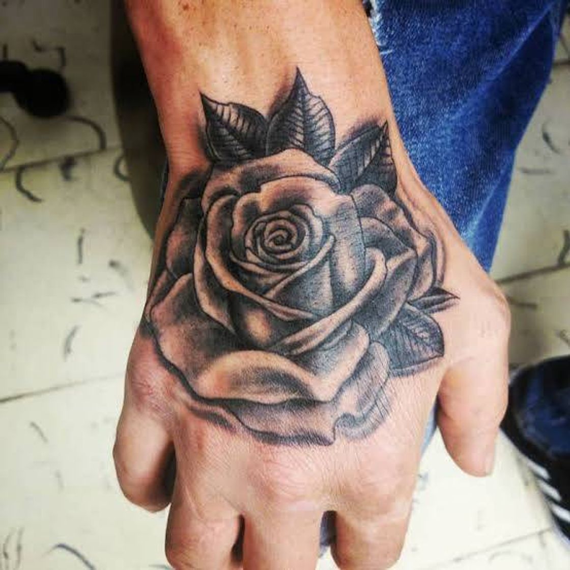 Moda Tatuagem de rosas: 123 ideias INCRÍVEIS para você se inspirar