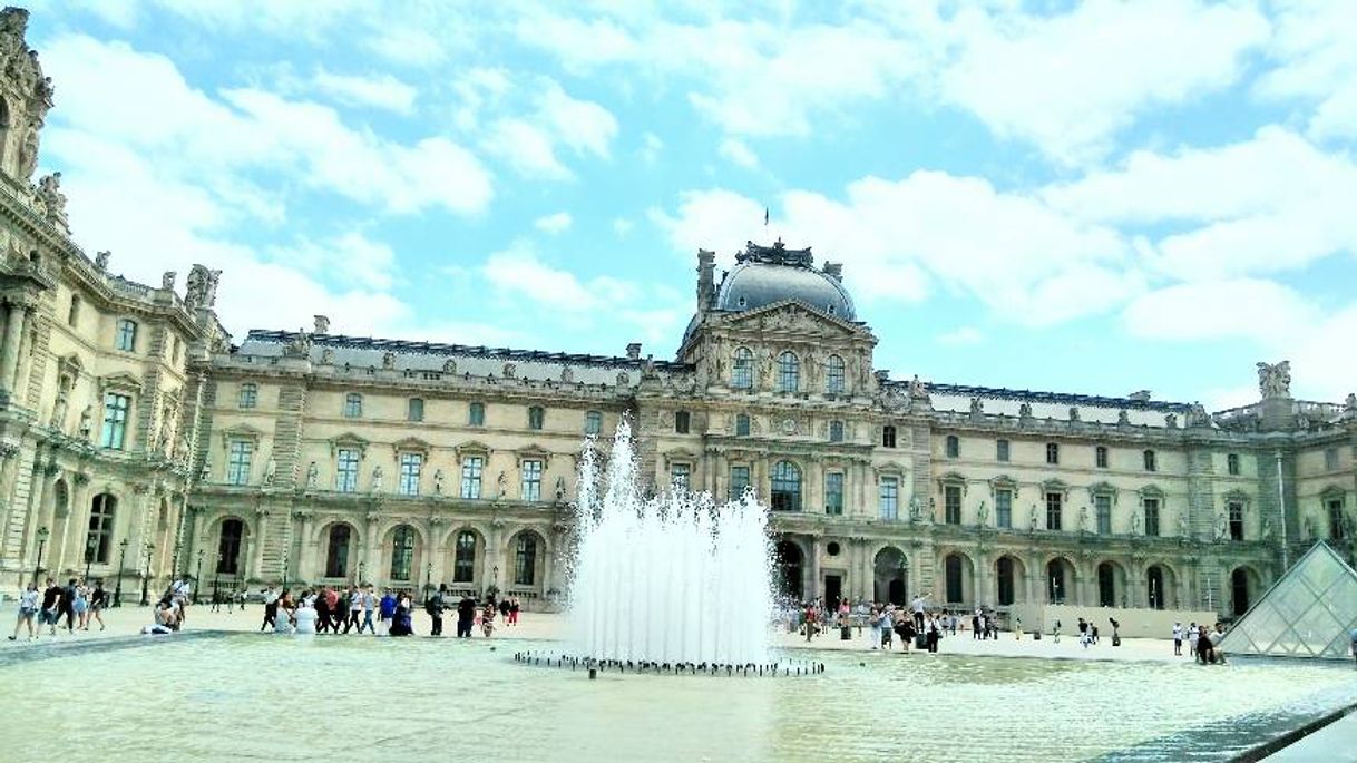 Place Museo del Louvre