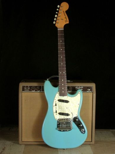 Guitara Fender Mustang